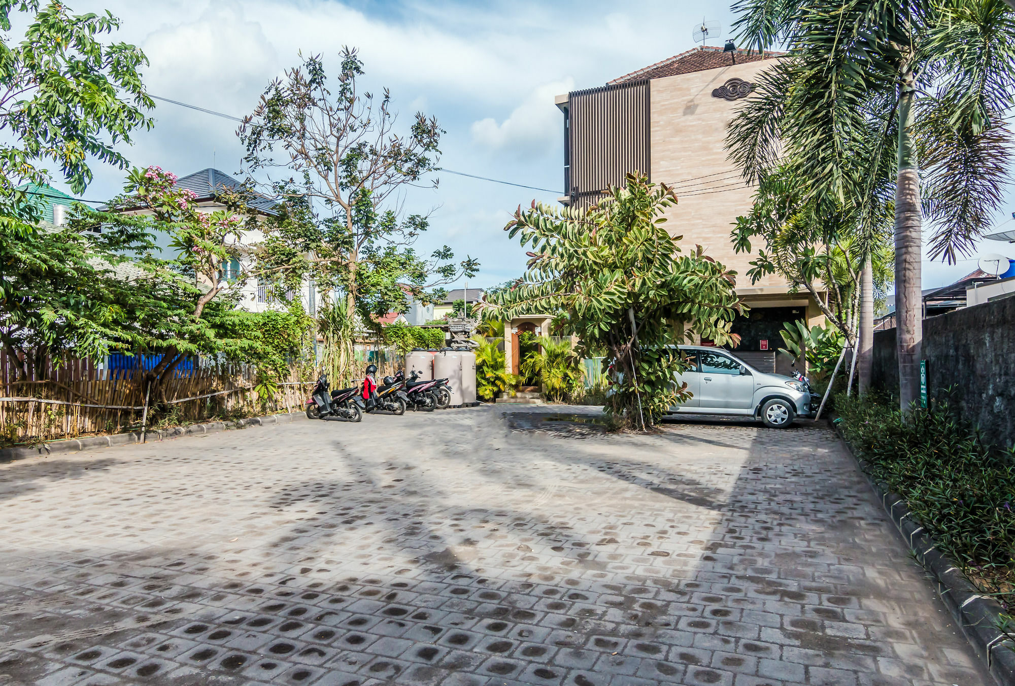 Zen Rooms Basic Jimbaran Taman Mulia Exteriör bild